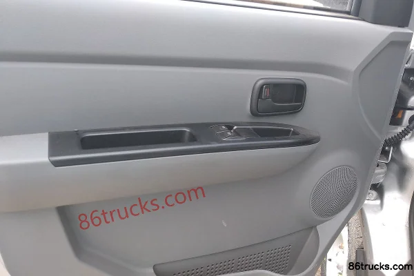 Foton Xiangling V1 1.3L 87hp 4X2(6 wheels) Petrol 2.1m Double Row Flatbed Mini Truck Cab (1) | 86Trucks