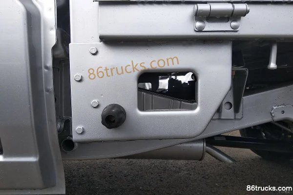 Foton Xiangling V1 1.3L 87hp 4X2(6 wheels) Petrol 2.1m Double Row Flatbed Mini Truck Chassis (3) | 86Trucks