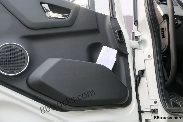 Dongfeng Commercial Vehicle Tianlong KL 290hp 6X4(10 wheels) Sanitation Cargo Truck Chassis (China VI) Cab (3) | 86Trucks