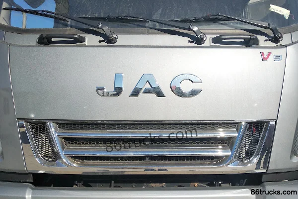 JAC Junling V9L 170hp 4X2(6 wheels) 6.8m flatbed cargo truck Exterior (3) | 86Trucks