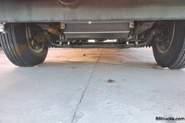JAC Junling E3 120 hp 4X2(6 wheels) 3.2m double-row flatbed light truck Chassis (1) | 86Trucks