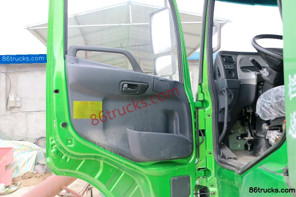SHACMAN Commercial Vehicle Xuande X6 Standard Load Version 300 hp 8X4(12 wheels) 5.95m Dump Truck Cab (1) | 86Trucks