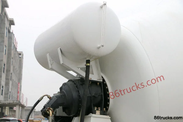 SHACMAN Commercial Vehicle Xuande X6 300hp 8X4(12 wheels) 7.4m³ Concrete Mixer Truck Body (2) | 86Trucks