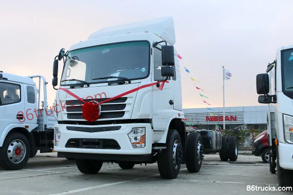 Dongfeng série châssis spécial 210 ch 6X2(8 roues) camion porteur à ridelles 9,6 m Extérieur (3) | 86Trucks
