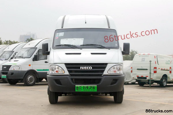NAVECO Power Daily 2017 Prestige A50 19-20 places 146 ch 3.0T toit haut minibus Extérieur (2) | 86Trucks