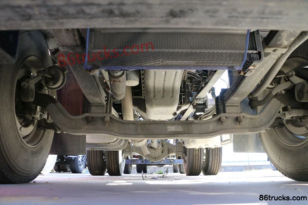 Sanhuan Shitong Haolong camion lourd 240 ch 4X2(6 roues) tracteur routier Châssis (1) | 86Trucks