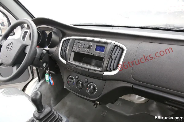 Changan Kuayue Xinbao MINI 1.2L 88hp 4X2(6 wheels) 2.2m single-row flatbed micro truck Cab (3) | 86Trucks