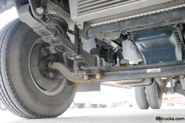 FAW Linghe Dongfang Zhixing 129 ch 4X2(6 roues) camion léger à ridelles 4,18 m cabine simple Châssis (2) | 86Trucks