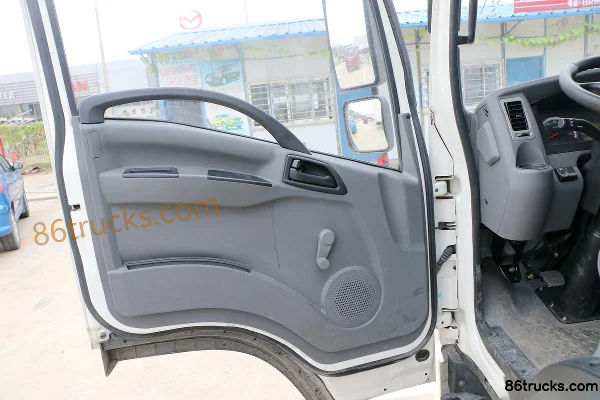 FAW Linghe Dongfang Star 129hp 4X2(6 wheels) 4.12m single-row van truck Cab (1) | 86Trucks