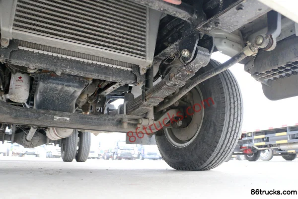 FAW Linghe Dongfang Star 129hp 4X2(6 wheels) 4.12m single-row van truck Chassis (3) | 86Trucks
