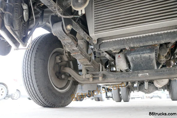 FAW Linghe Dongfang Star 129hp 4X2(6 wheels) 4.12m single-row van truck Chassis (2) | 86Trucks