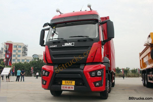 Sinotruk Weilong Heavy Truck 365hp 8X4(12 wheels) 9.5m Livestock Truck Exterior (3) | 86Trucks