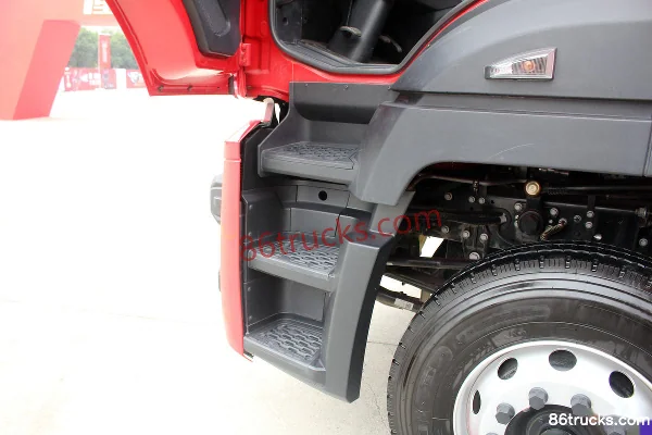 Sinotruk Weilong Heavy Truck 365hp 8X4(12 wheels) 9.5m Livestock Truck Cab (2) | 86Trucks