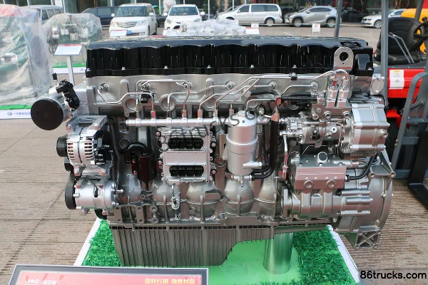 Yuchai YCK15650-60 650hp 15L China VI Diesel Engine Exterior (2) | 86Trucks