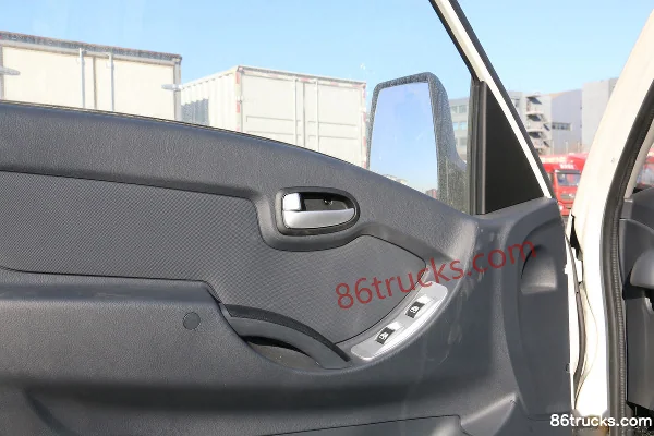 Kama Ruihang X1 1.5L 110hp 4X2(6 wheels) 3.6m Single Row Stake Micro Truck Cab (2) | 86Trucks