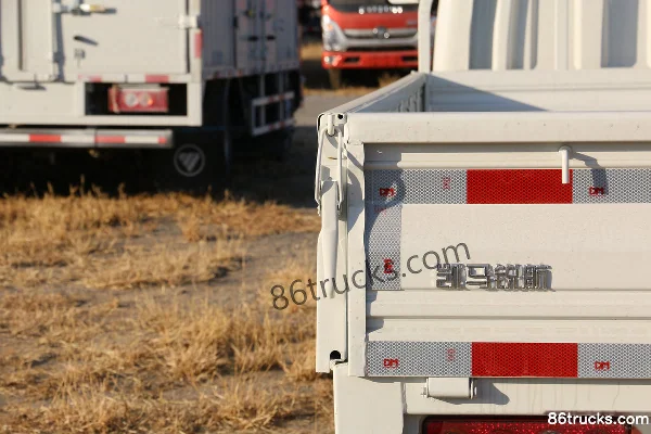 Kama Ruihang X1 1.5L 110hp 4X2(6 wheels) 3.6m Single Row Stake Micro Truck Body (2) | 86Trucks