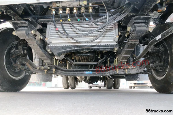 Dongfeng Kaipute K6-L 115 hp 4X2(6 wheels) 4.17m single-row van light truck Chassis (1) | 86Trucks