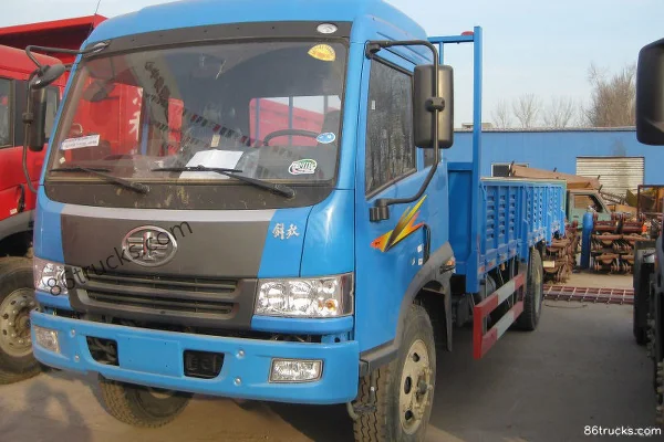 FAW Jiefang Junwei (J5K) medium truck 130 hp 4X2(6 wheels) stake cargo truck Exterior