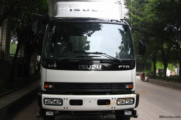 Qingling FTR Series Medium Truck 175 hp 4X2(6 wheels) 7.6m Van Cargo Truck Exterior