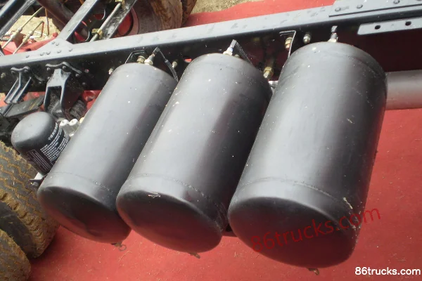 Dongfeng Kaipute Medium Truck 140hp 4X2(6 wheels) 6.1m Van Cargo Truck Chassis (3) | 86Trucks