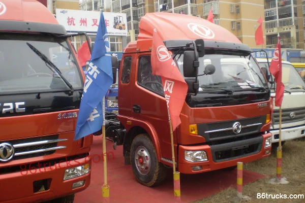 Dongfeng Kaipute Medium Truck 140hp 4X2(6 wheels) 6.1m Van Cargo Truck Exterior (3) | 86Trucks