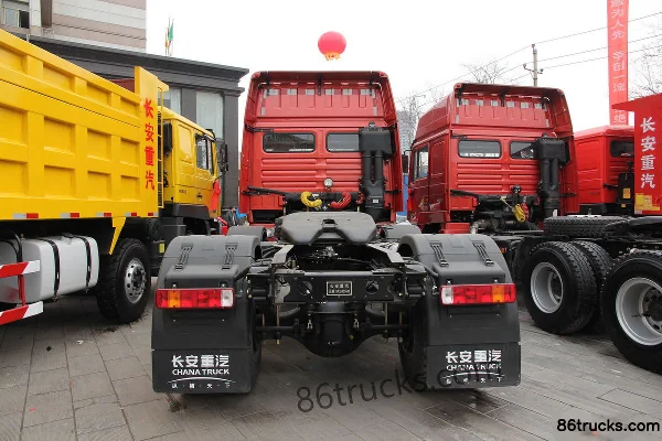 Sinotruk Yuanwei Heavy Truck 340 hp 6X2(8 wheels) Tractor Truck Exterior (2) | 86Trucks