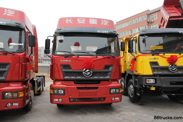 Sinotruk Yuanwei Heavy Truck 340 hp 6X2(8 wheels) Tractor Truck Exterior
