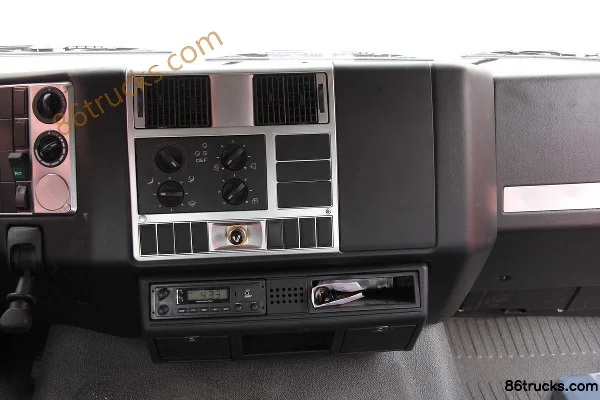 Sinotruk Yuanwei Heavy Truck 336 hp 6X4(10 wheels) Tractor Truck Cab (2) | 86Trucks