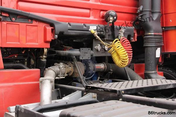 Sinotruk Yuanwei Heavy Truck 336 hp 6X4(10 wheels) Tractor Truck Chassis (3) | 86Trucks