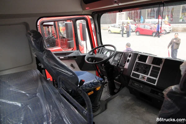 Sinotruk Yuanwei Heavy Truck 290 hp 6X4(10 wheels) 5.6m Dump Truck Cab (2) | 86Trucks