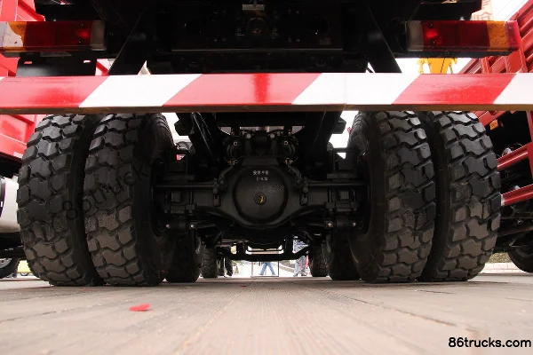 Sinotruk Yuanwei Heavy Truck 290 hp 6X4(10 wheels) 5.6m Dump Truck Chassis (3) | 86Trucks
