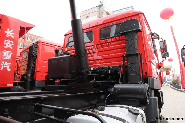 Sinotruk Yuanwei Heavy Truck 290 hp 6X4(10 wheels) 5.6m Dump Truck Chassis (2) | 86Trucks