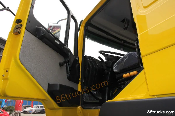 Sinotruk Yuanwei Heavy Truck 260hp 8X4(12 wheels) 6.5m Dump Truck Cab (1) | 86Trucks