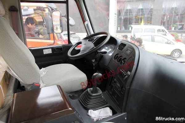 Sinotruk Yuanwei Heavy Truck 280hp 8X4(12 wheels) 7.4m Dump Truck Cab (3) | 86Trucks