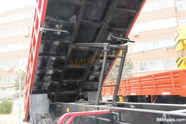 Sinotruk Yuanwei Heavy Truck 280hp 8X4(12 wheels) 7.4m Dump Truck Body (2) | 86Trucks