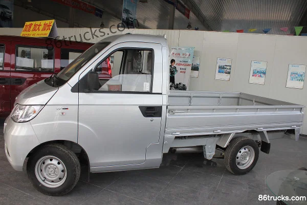 Karry Youjin 2010 1.0L 68 ch 4X2(6 roues) essence camion plateau simple cabine 2,5 m (basique) Extérieur (2) | 86Trucks