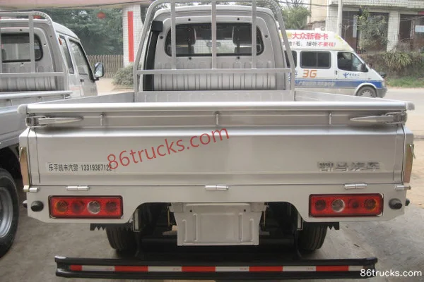 Kama Fuyunlai 1.8L 54hp 4X2(6 wheels) Diesel 2.3m Double Row Flatbed Truck Exterior (2) | 86Trucks