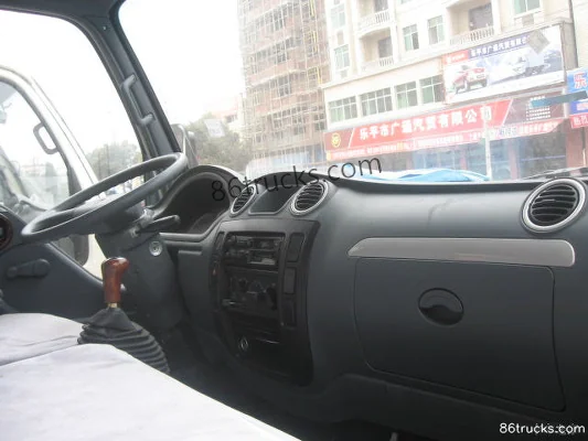 Kama Jinyunka 54hp 4X2(6 wheels) 2.3m double-row flatbed truck light-duty Cab (1) | 86Trucks