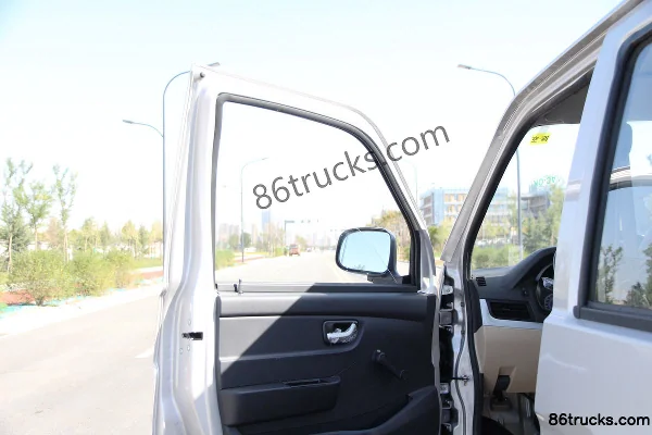 Changan Kuayue Wang X5 1.5L 112 hp 4X2(6 wheels) 3.1m Double Row Flatbed Light Truck (Long Cargo Box) Cab (3) | 86Trucks