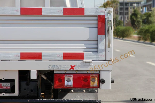 Changan Kuayue Wang X5 1.5L 112 hp 4X2(6 wheels) 3.1m Double Row Flatbed Light Truck (Long Cargo Box) Body (3) | 86Trucks