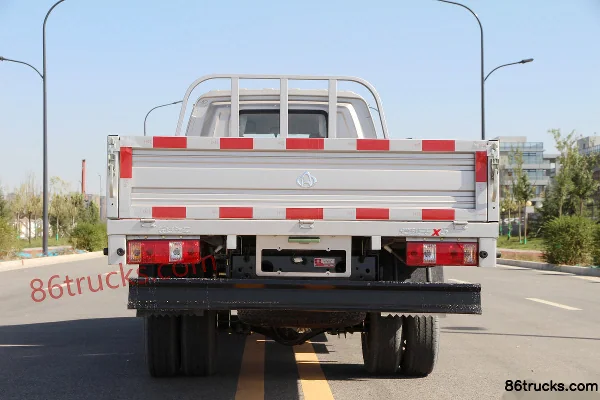 Changan Kuayue Wang X5 1.5L 112 hp 4X2(6 wheels) 3.1m Double Row Flatbed Light Truck (Long Cargo Box) Body (1) | 86Trucks