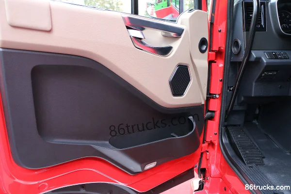 JAC Gallop K5X heavy truck standard load 290 hp 6X2(8 wheels) 8.5m van cargo truck Cab (1) | 86Trucks