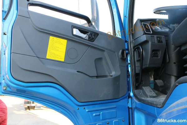 FAW Jiefang Qingdao Tu V heavy truck 350 hp 8X4(12 wheels) 9.5m stake truck (Xichai) Cab (1) | 86Trucks