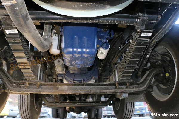 FAW Jiefang Qingdao Tu V heavy truck 350 hp 8X4(12 wheels) 9.5m stake truck (Xichai) Chassis (1) | 86Trucks