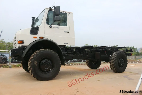 Mercedes-Benz Unimog U4000 220hp 4X4(6 wheels) Off-road Cargo Truck Chassis Exterior (2) | 86Trucks