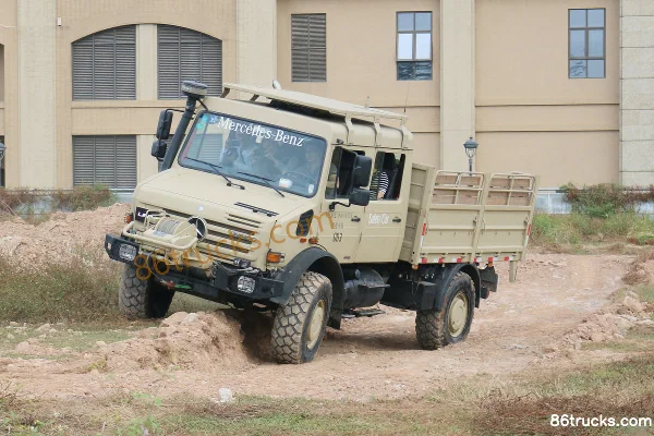 Mercedes-Benz Unimog U4000 220hp 4X4(6 wheels) Off-road Rescue Truck Exterior (3) | 86Trucks