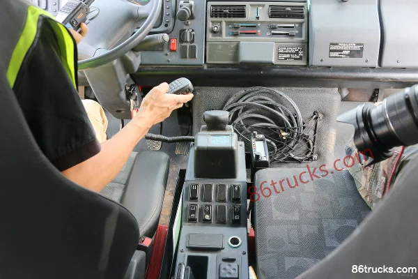 Mercedes-Benz Unimog U4000 220hp 4X4(6 wheels) Off-road Rescue Truck Cab (1) | 86Trucks