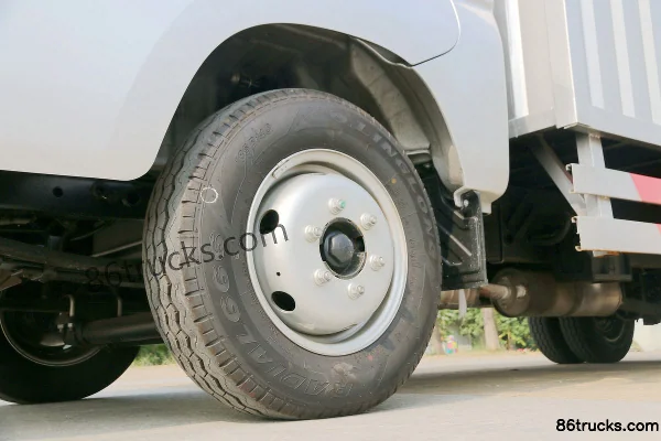 Foton Xiangling M2 Logistics Star 1,5 L 112 ch 4X2(6 roues) essence 3,7 m camion fourgon à cabine simple Châssis (1) | 86Trucks