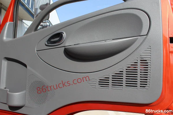 Dongfeng Lituo T20 150 hp 4X2(6 wheels) 4.2 m dump truck Cab (1) | 86Trucks