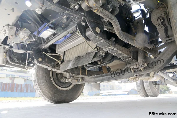 Yuejin Chaoyue C500-33 2019 140 ch 4X2(6 roues) camion fourgon 4,14 m cabine simple Châssis (3) | 86Trucks
